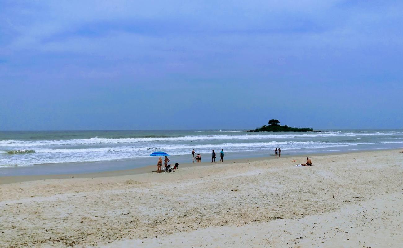 Фото Praia da Barra do Sai с светлый песок поверхностью