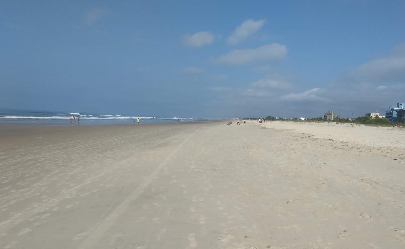 Фото Balneario Santa Terezinha Beach с золотистый песок поверхностью