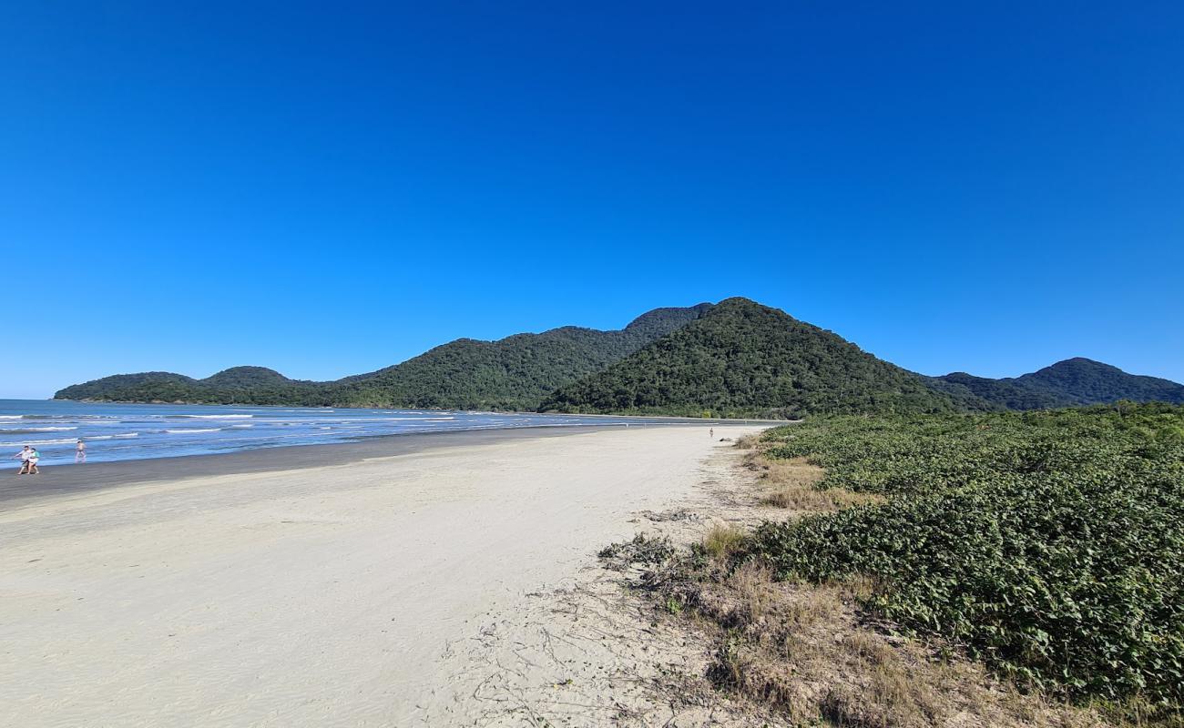 Фото Praia do Guarau с золотистый песок поверхностью