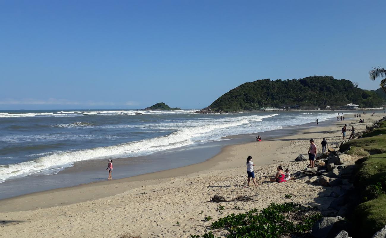 Фото Praia Do Centro с золотистый песок поверхностью