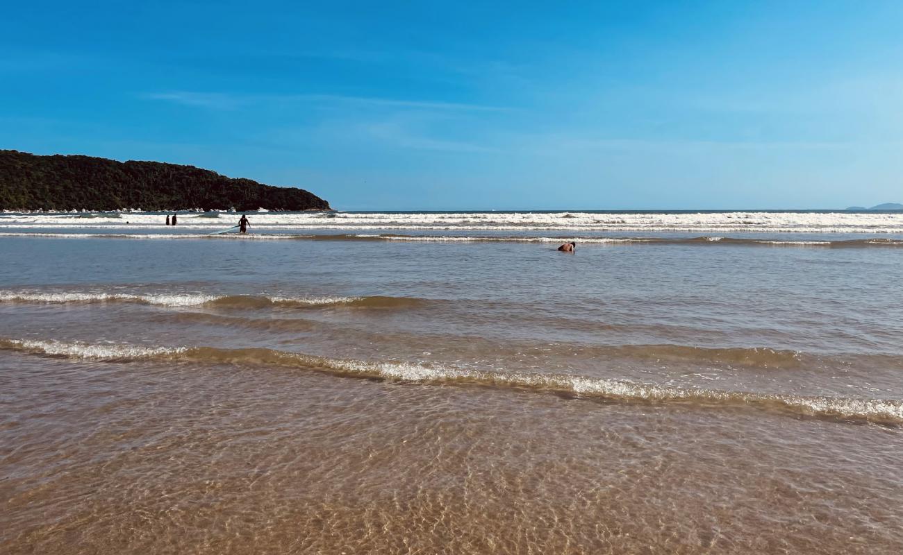 Фото Praia do Indaiá с светлый песок поверхностью