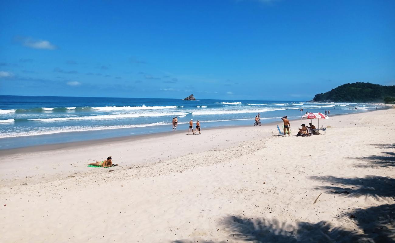 Фото Juquehy Beach с золотистый песок поверхностью