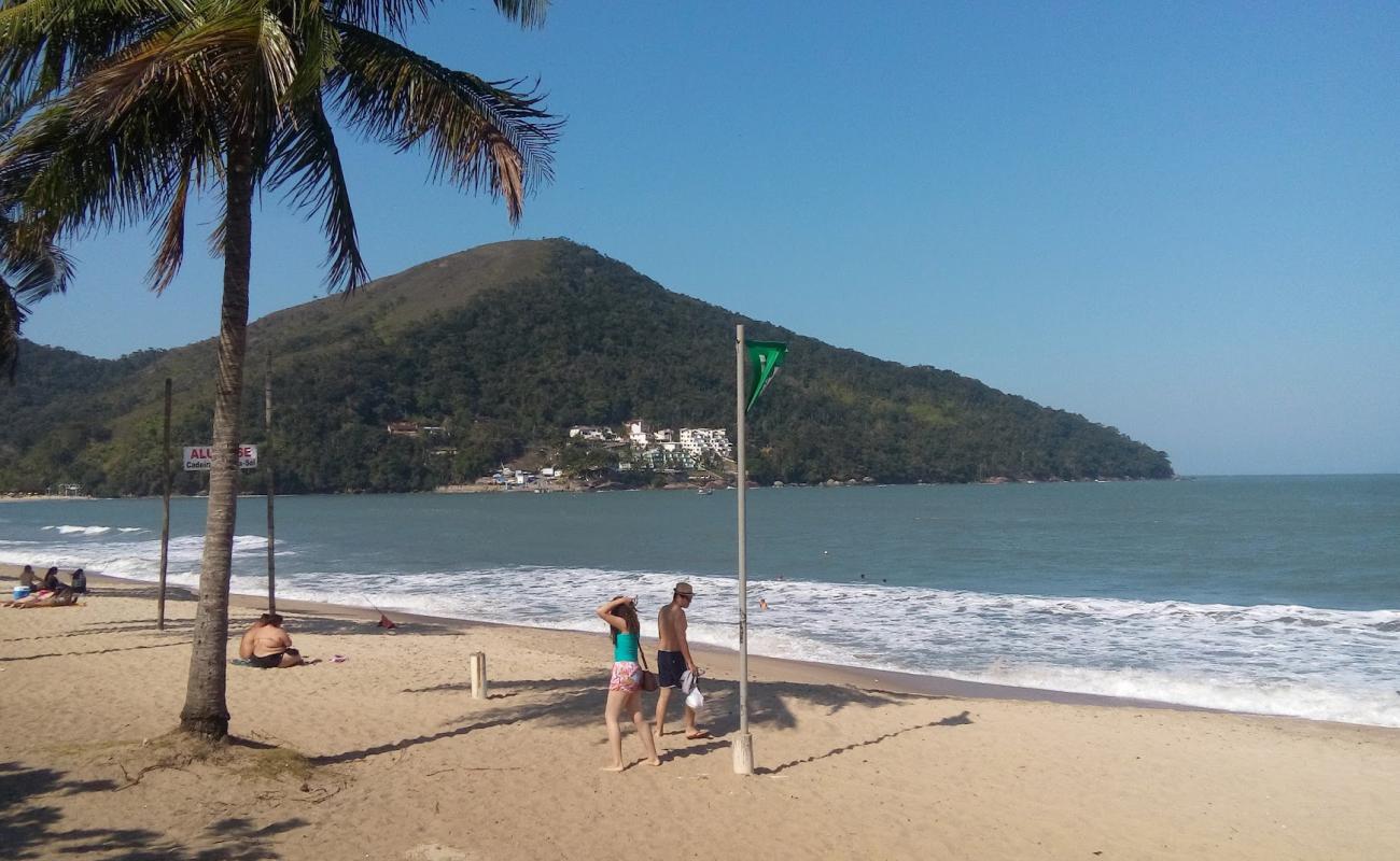 Фото Praia do Indaiá с светлый песок поверхностью