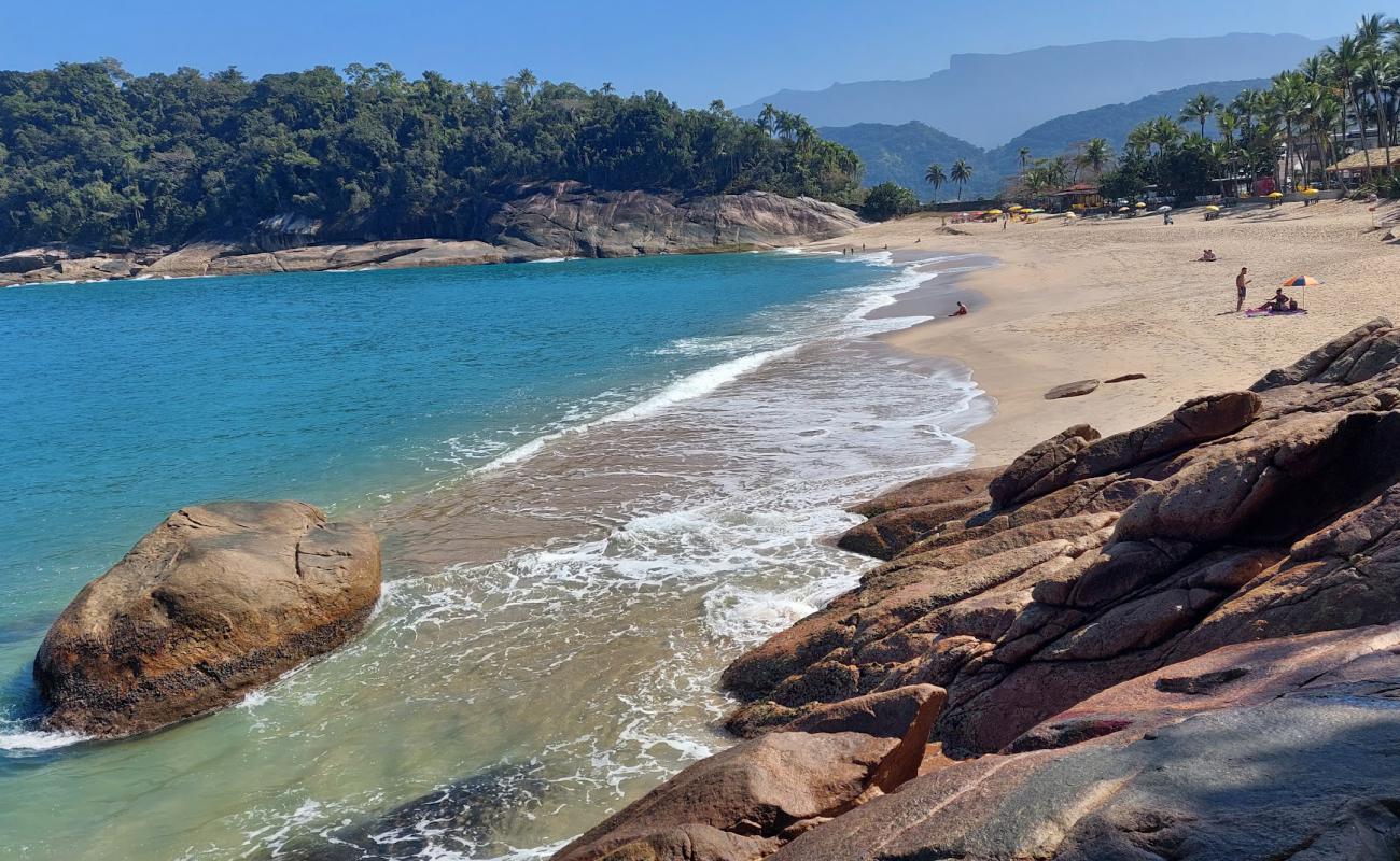 Фото Praia da Sununga с золотистый песок поверхностью