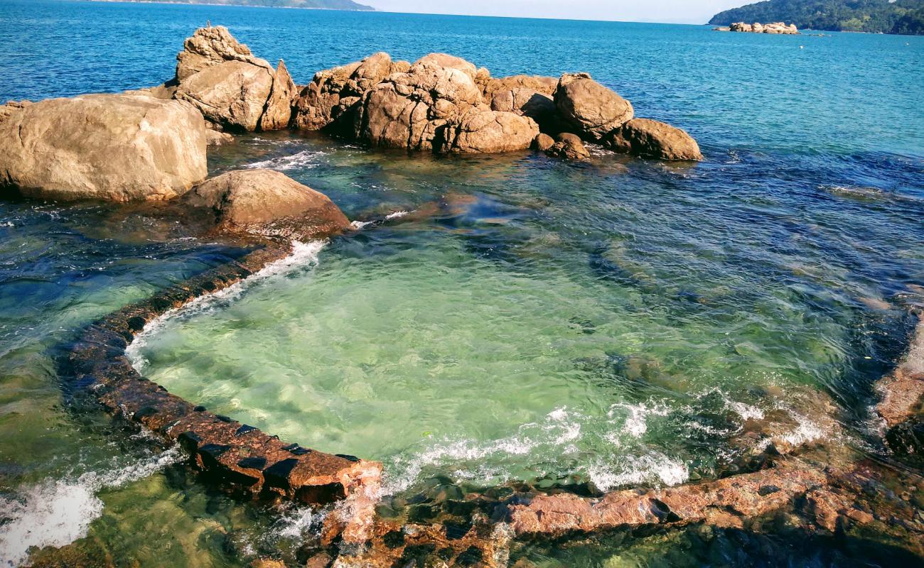 Фото Piscina Natural da Santa Rita с песок с камнями поверхностью