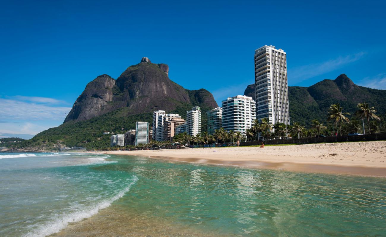 Фото Praia da Gavea с золотистый песок поверхностью