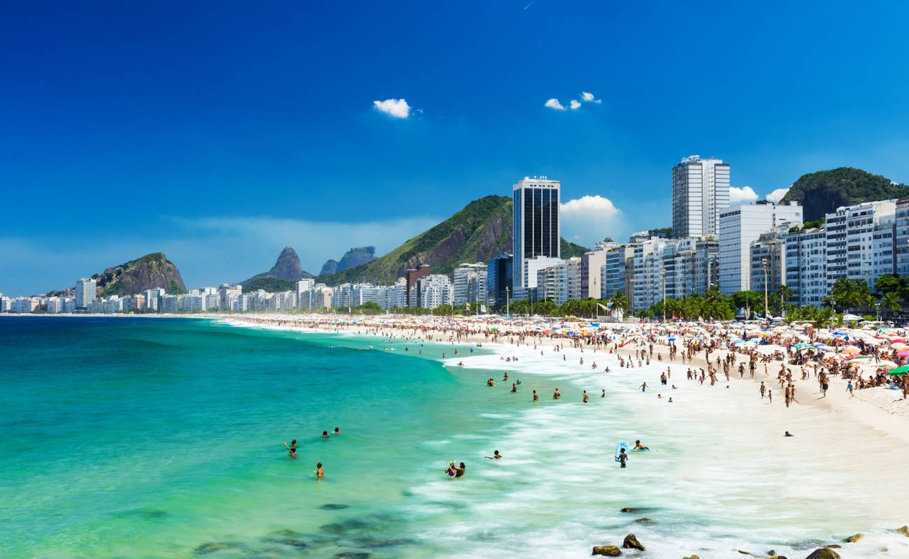 Фото Praia de Copacabana с золотистый песок поверхностью