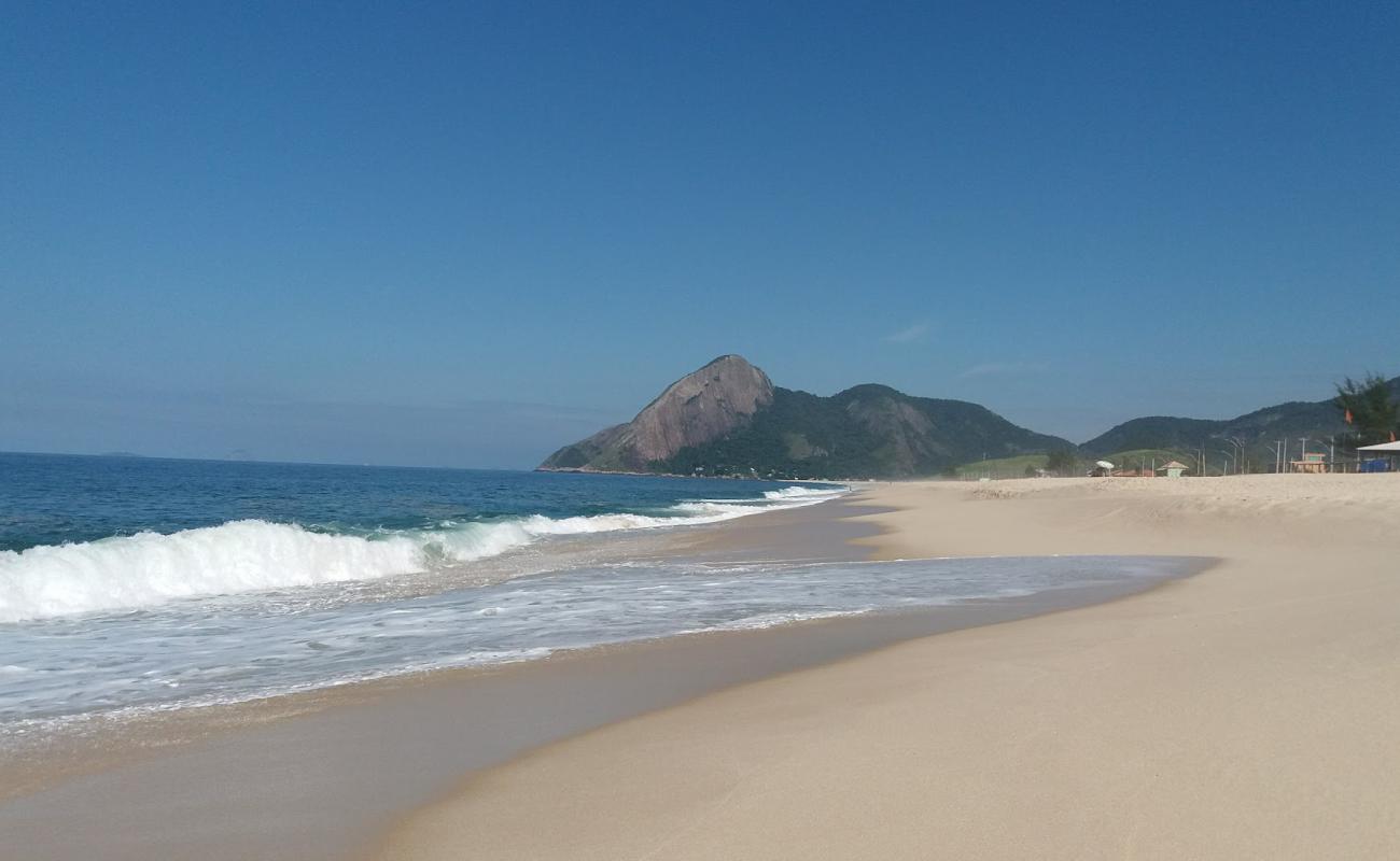 Фото Praia de Itaipuacu с золотистый песок поверхностью