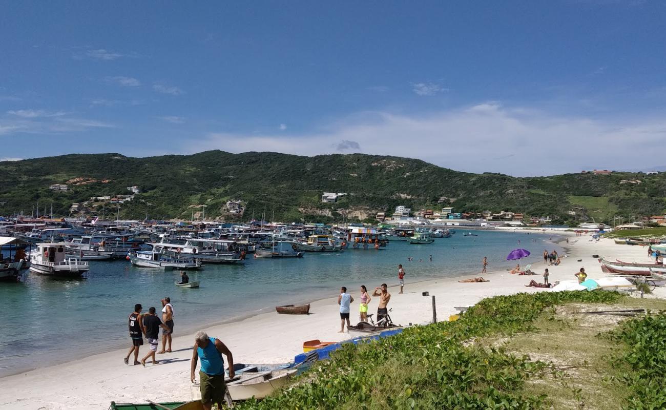 Фото Praia dos Anjos с белый чистый песок поверхностью