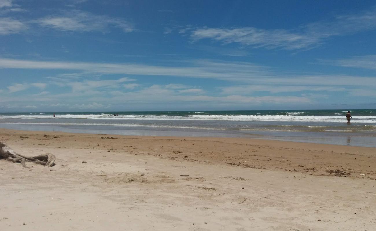 Фото Praia de Itabapoana с светлый песок поверхностью