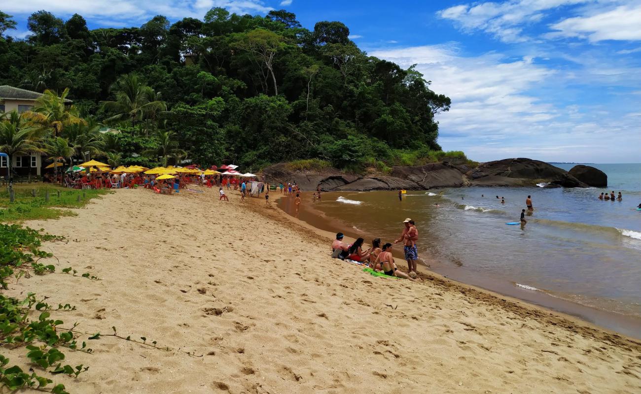 Фото Praia dos Namorados с светлый песок поверхностью