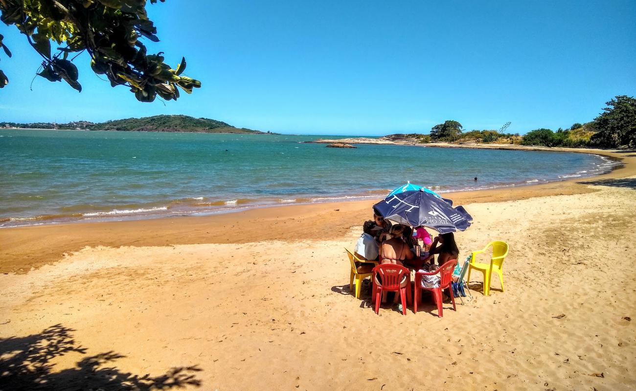 Фото Praia do Boiao с светлый песок поверхностью