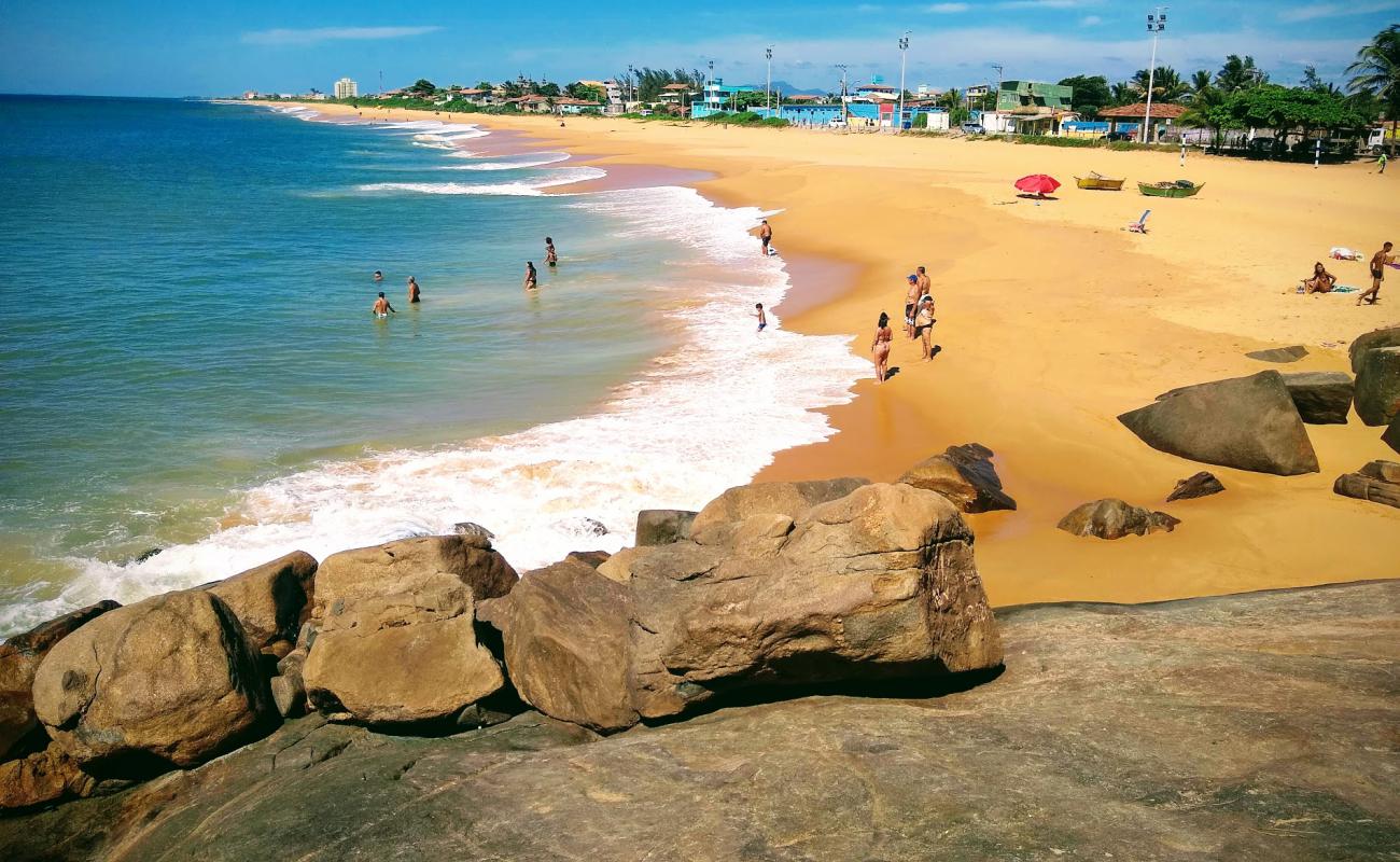 Фото Praia da barra do Jucu с светлый песок поверхностью