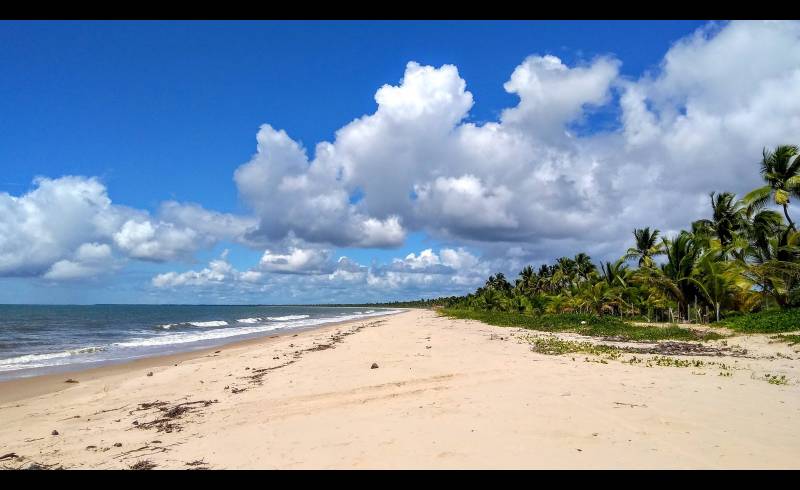 Фото Praia de Pratigi с светлый песок поверхностью