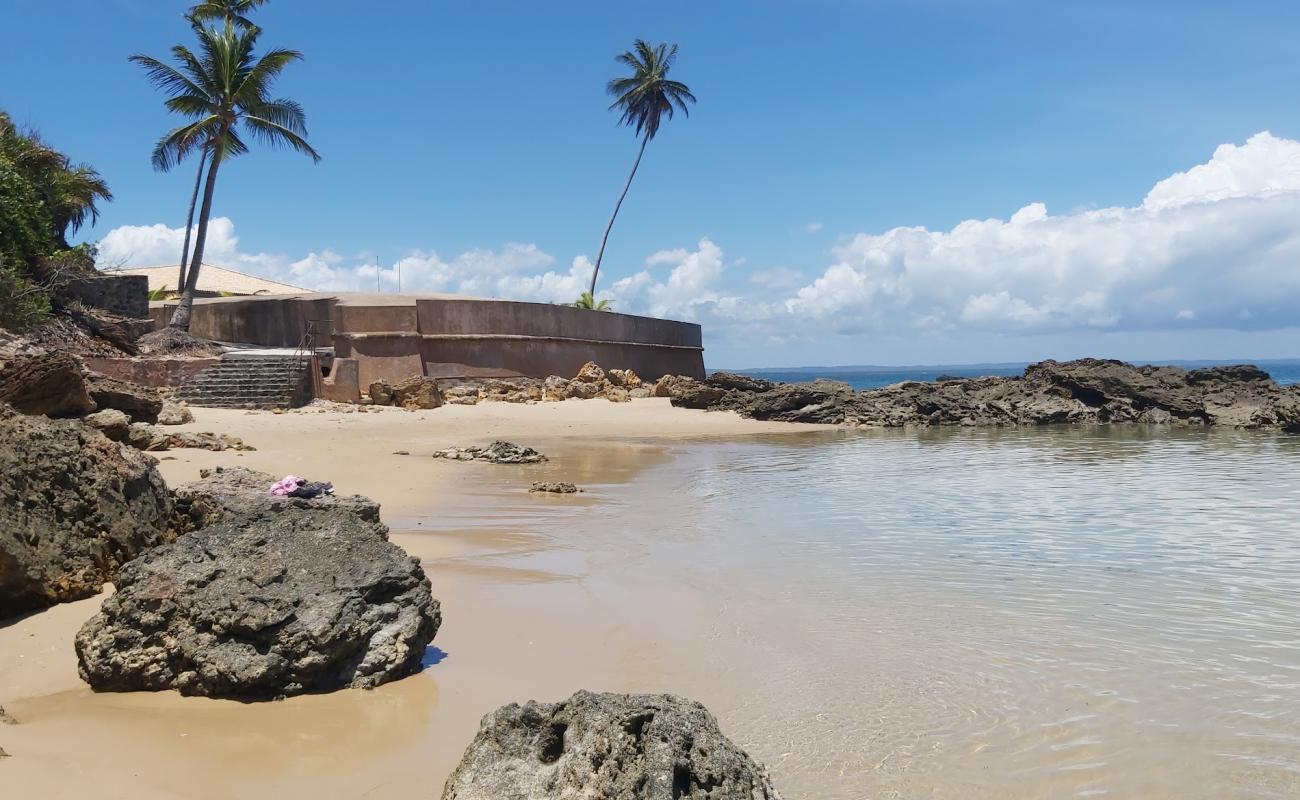 Фото Praia do Mirante с светлый песок поверхностью