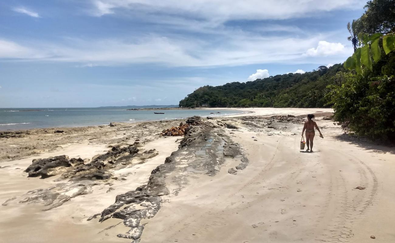 Фото Praia dos frades с золотистый песок поверхностью