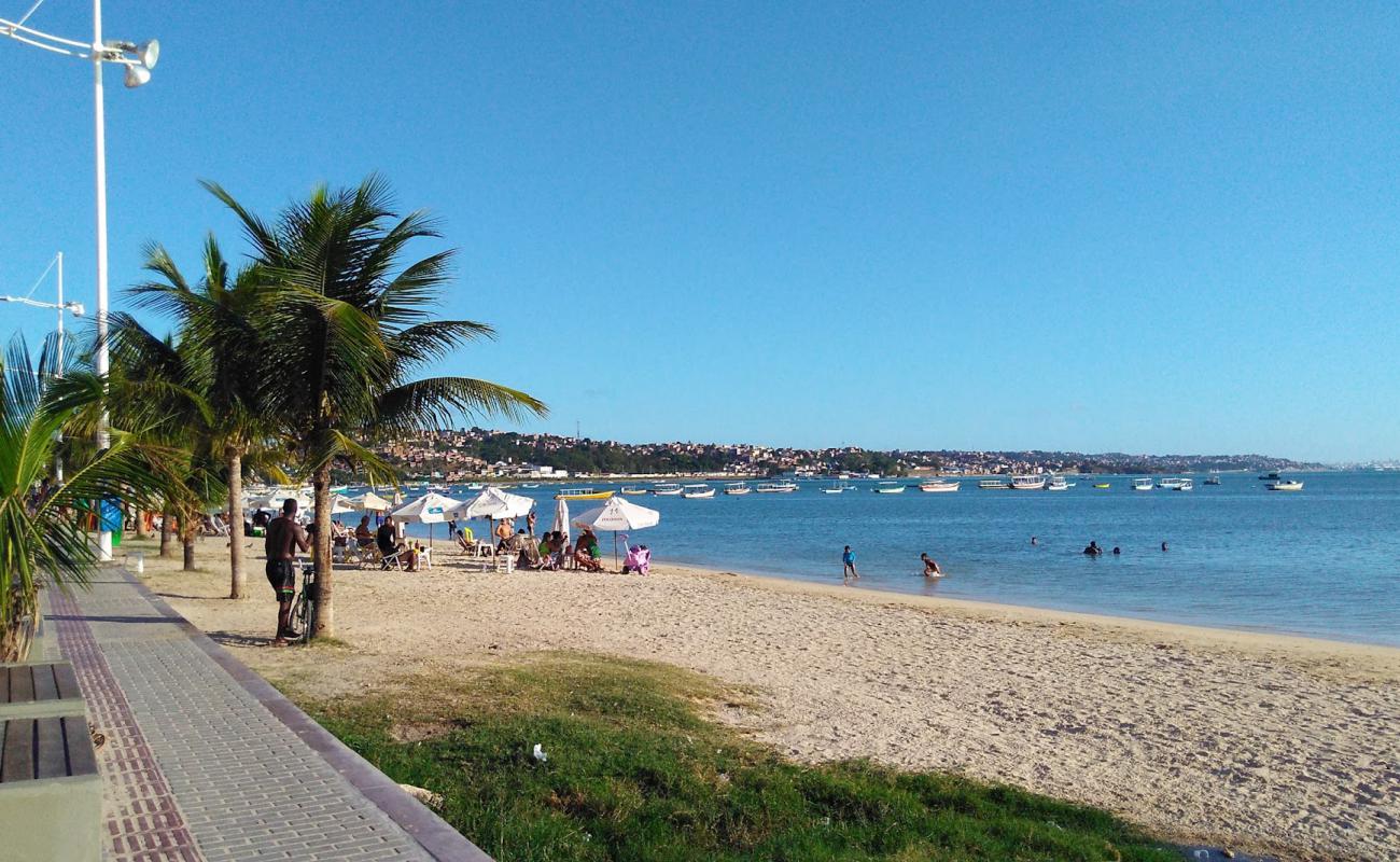 Фото Praia de Tubarao с светлый песок поверхностью