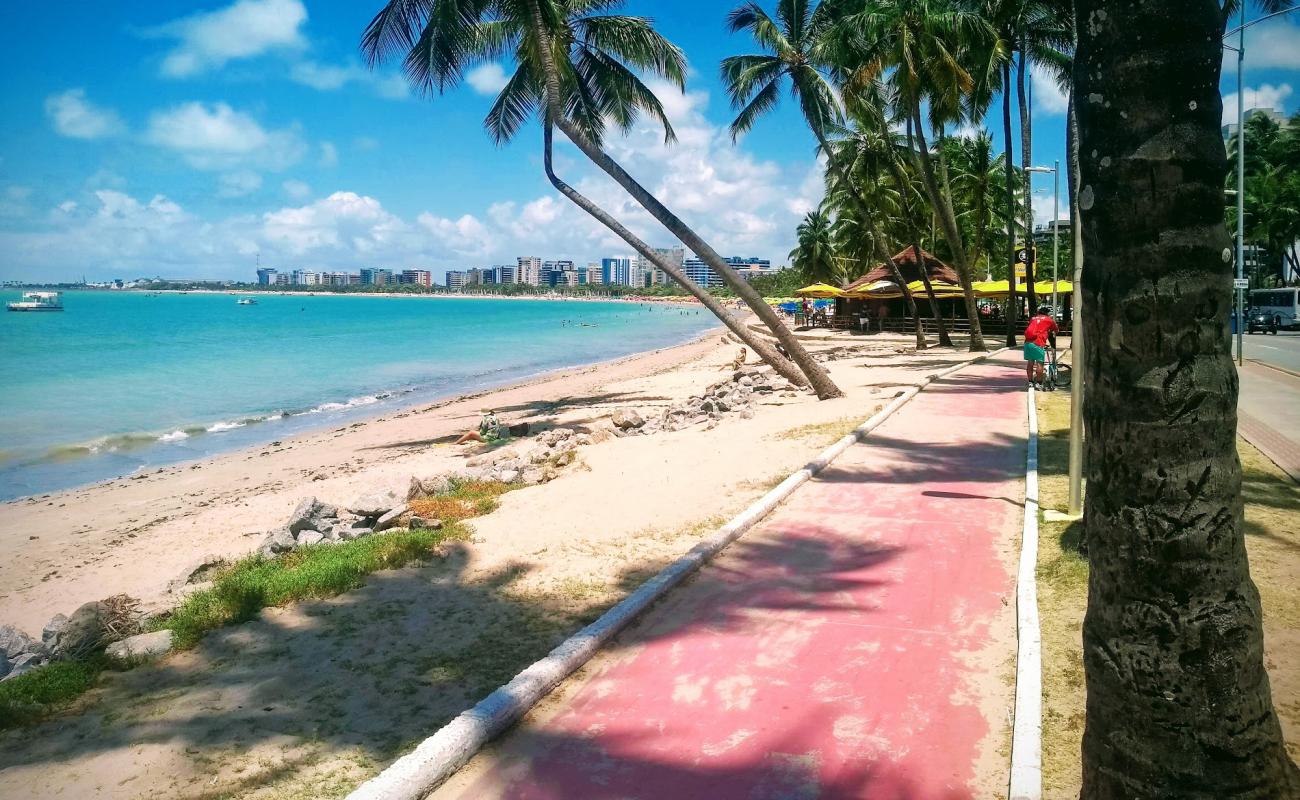 Фото Praia de Ponta Verde с светлый песок поверхностью