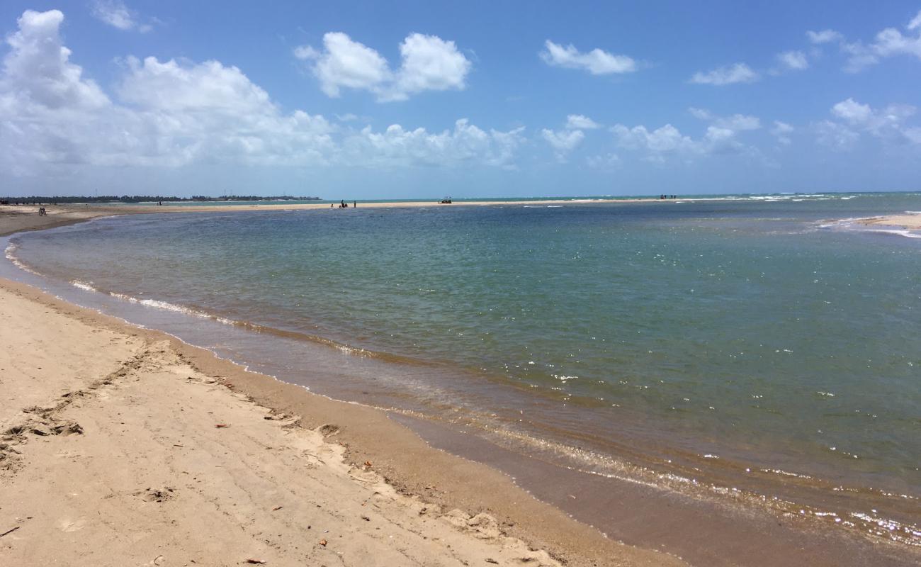 Фото Praia Boca da Barra с светлый песок поверхностью