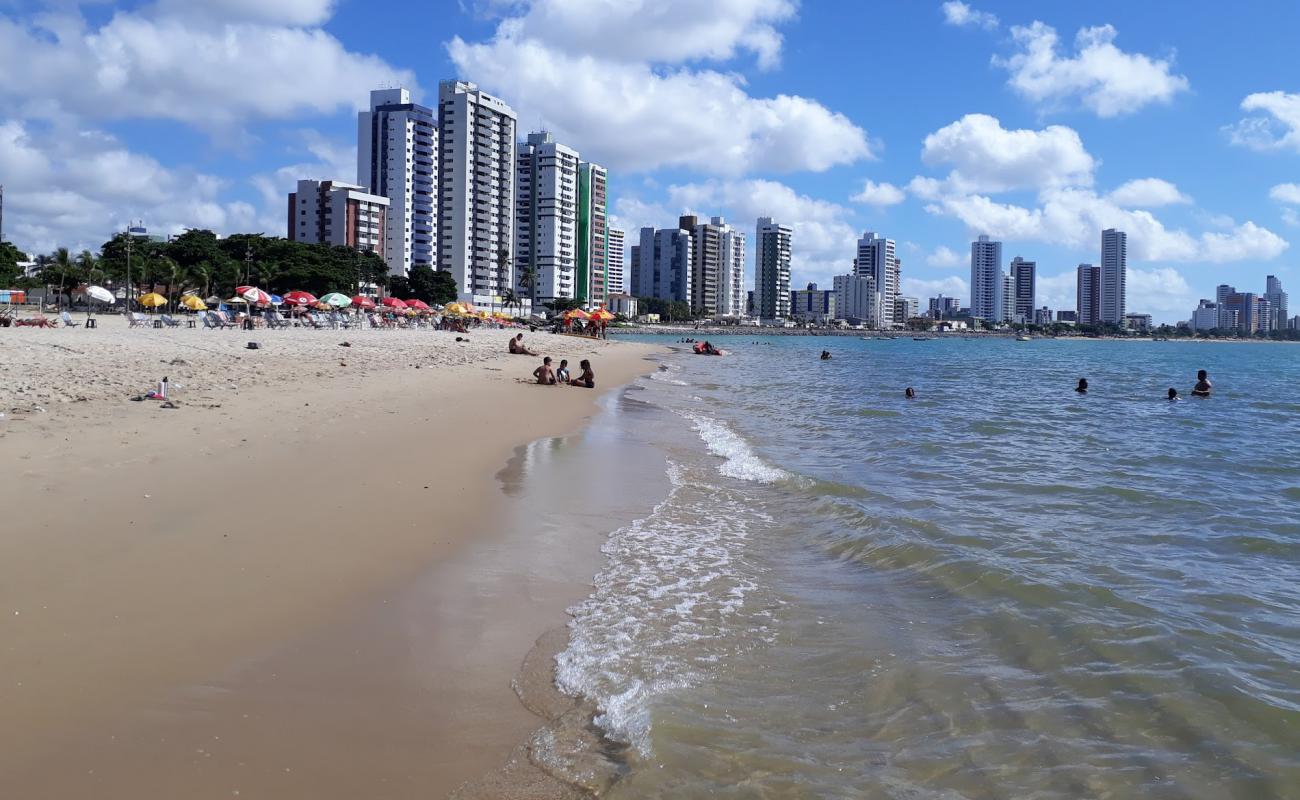 Фото Praia do Quartel с светлый песок поверхностью