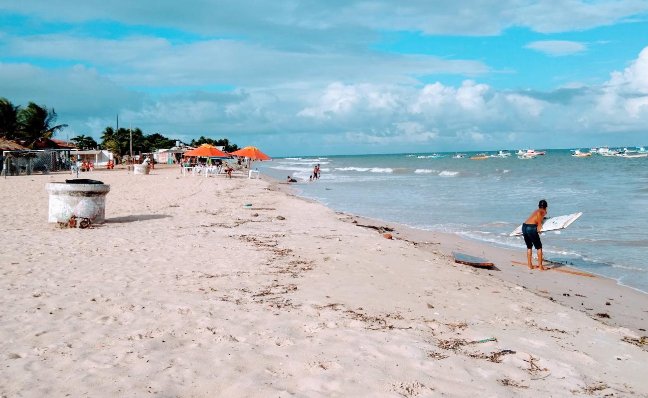 Фото Praia de Pitimbu с светлый песок поверхностью