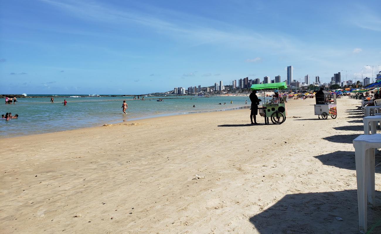 Фото Praia do Meio с светлый песок поверхностью