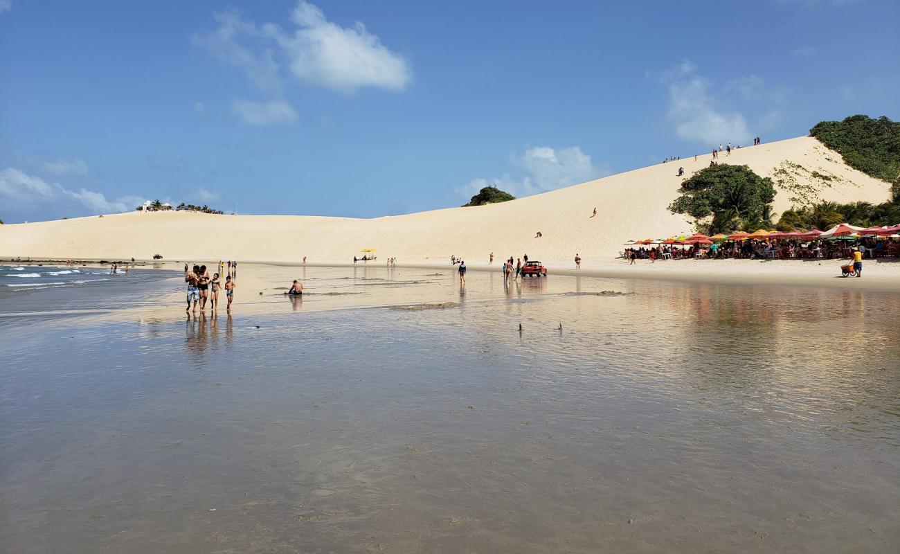 Фото Praia de Genipabu с светлый песок поверхностью