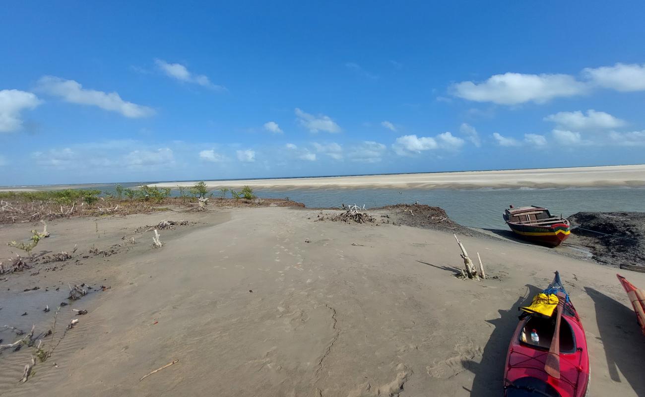 Фото Praia do Pucal с светлый песок поверхностью