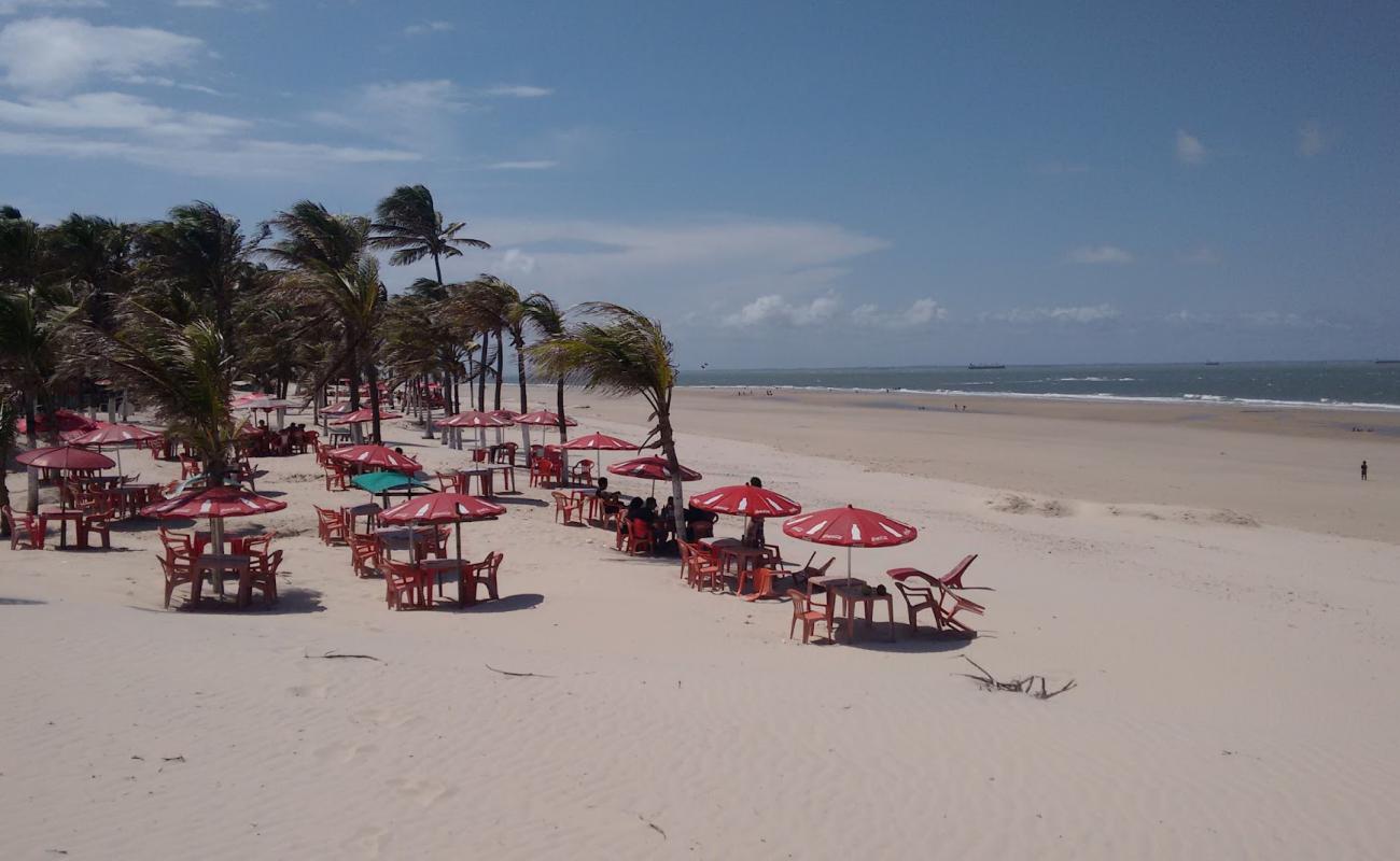 Фото Praia do Calhau с светлый песок поверхностью