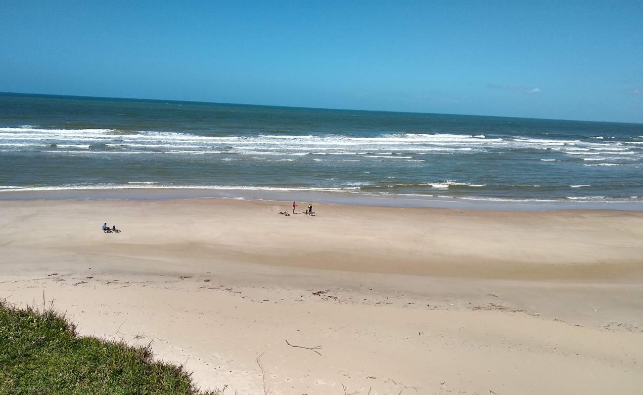 Фото Praia de Mamuna с светлый песок поверхностью