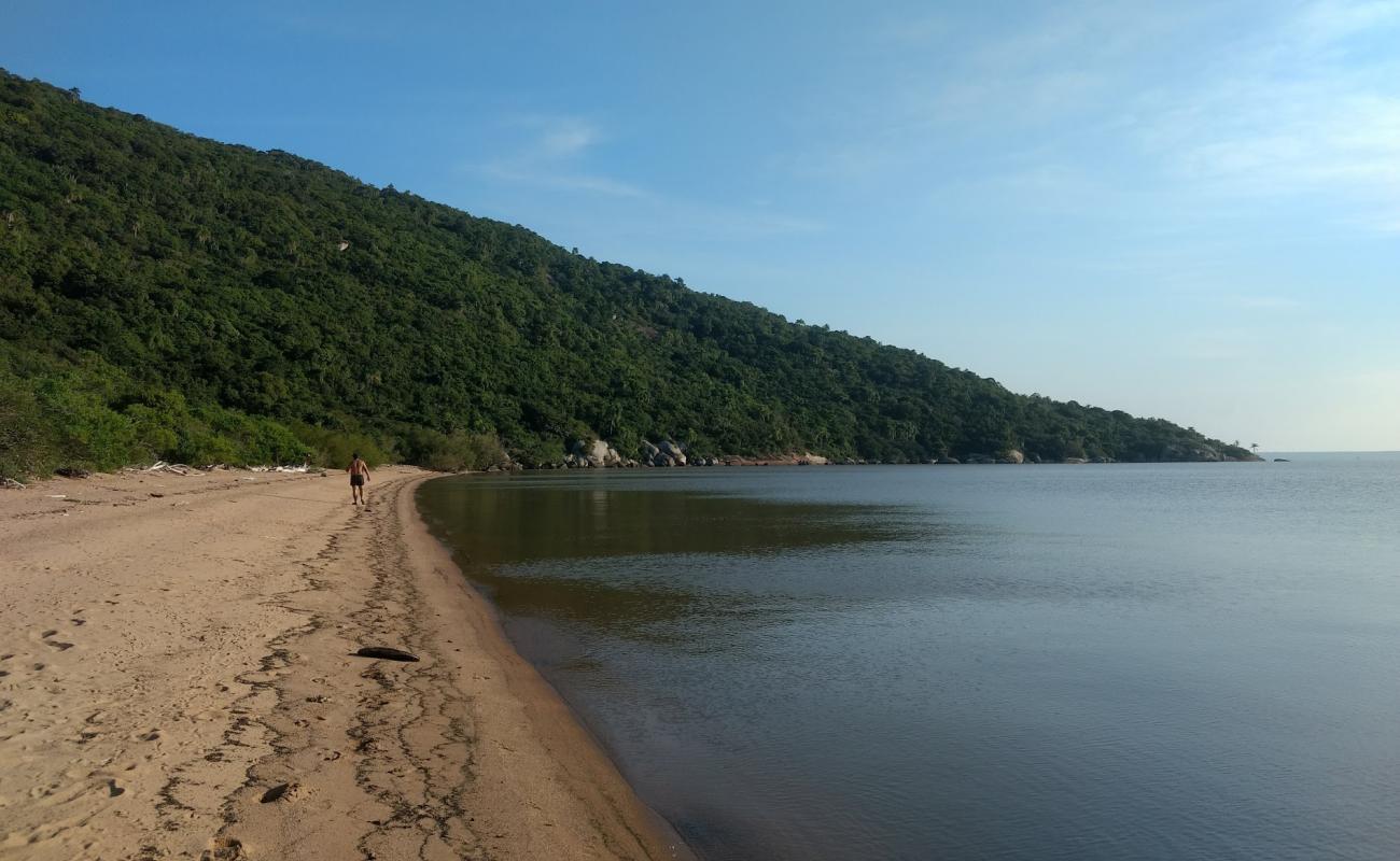 Фото Praia do Sitio с светлый песок поверхностью