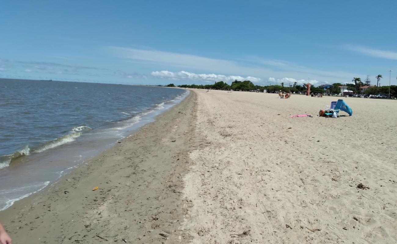 Фото Laranjal Beach с светлый песок поверхностью