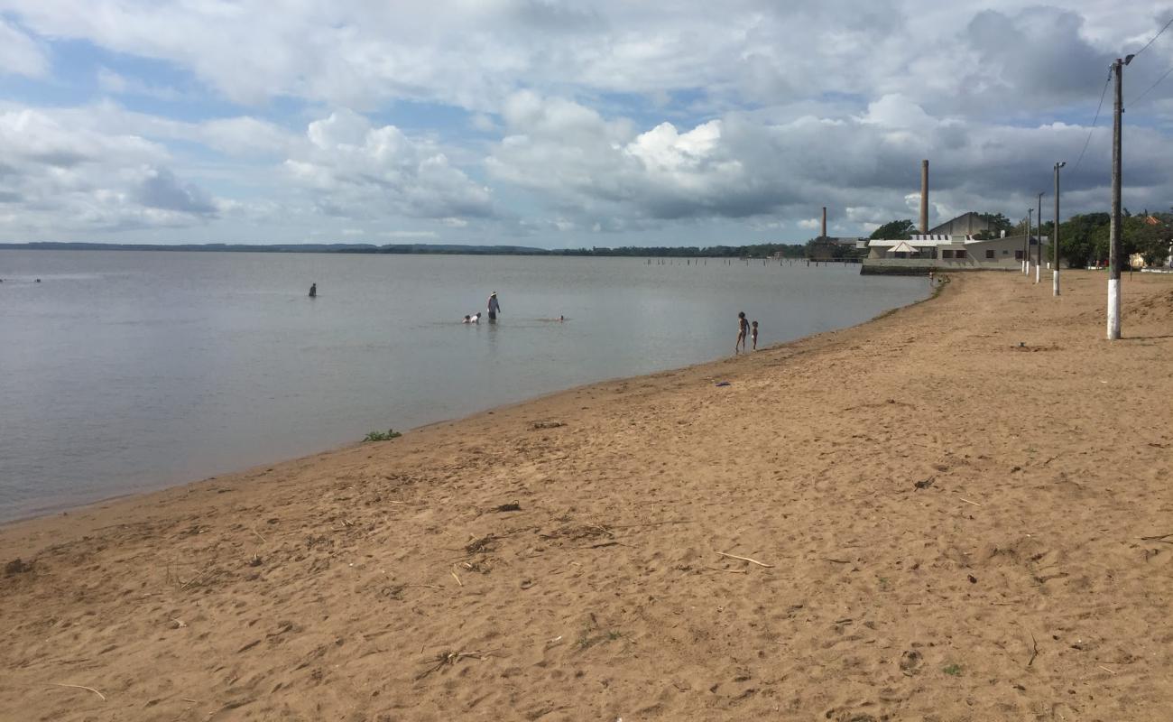 Фото Praia da Picada с светлый песок поверхностью