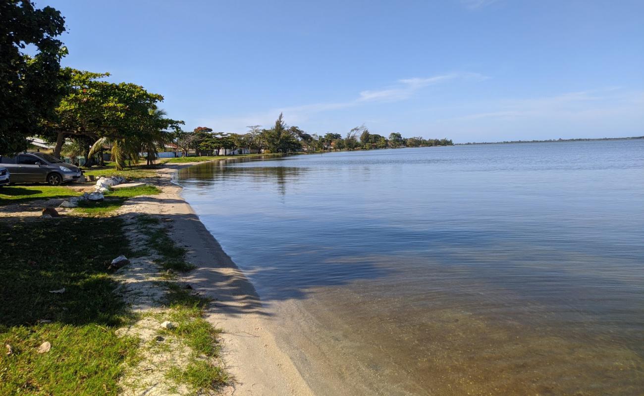 Фото Praia do Areal с светлый песок поверхностью