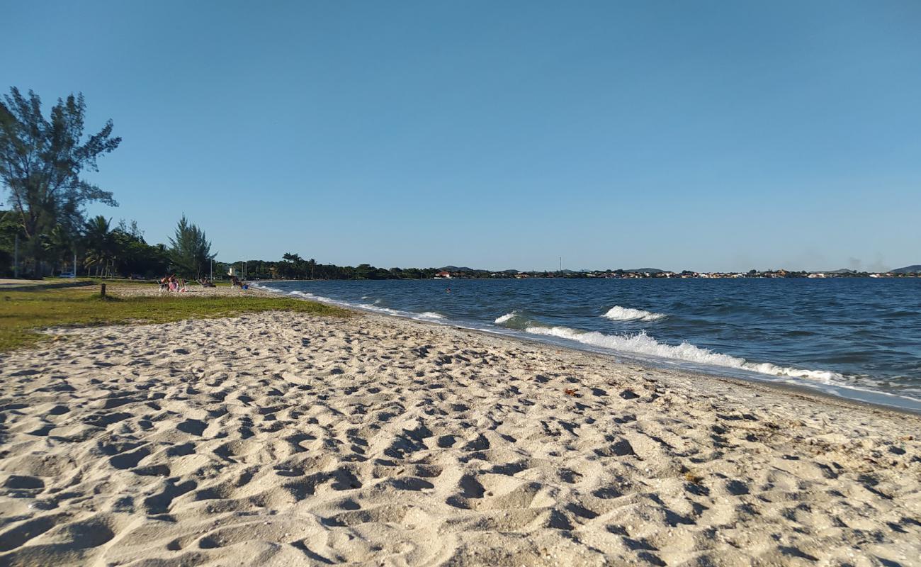 Фото Praia dos Amores с светлый песок поверхностью