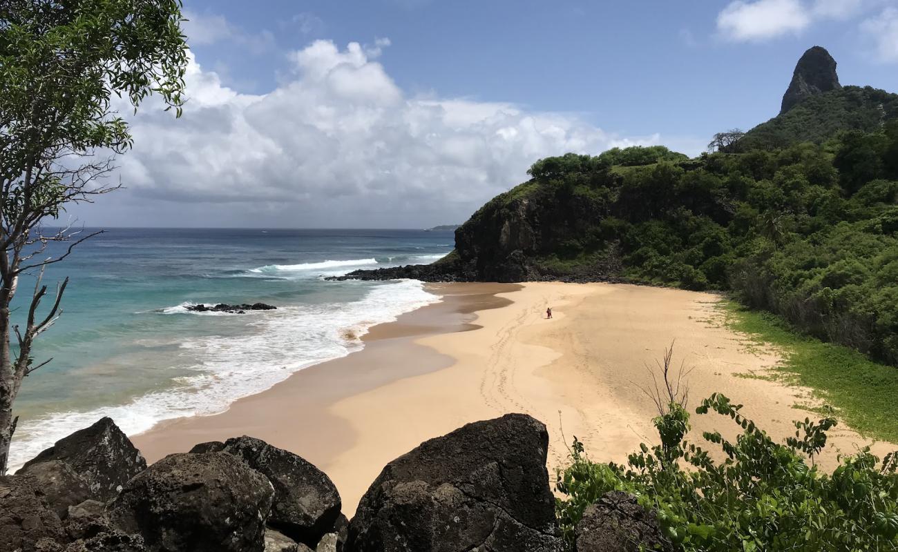 Фото Praia do Americano с золотистый песок поверхностью