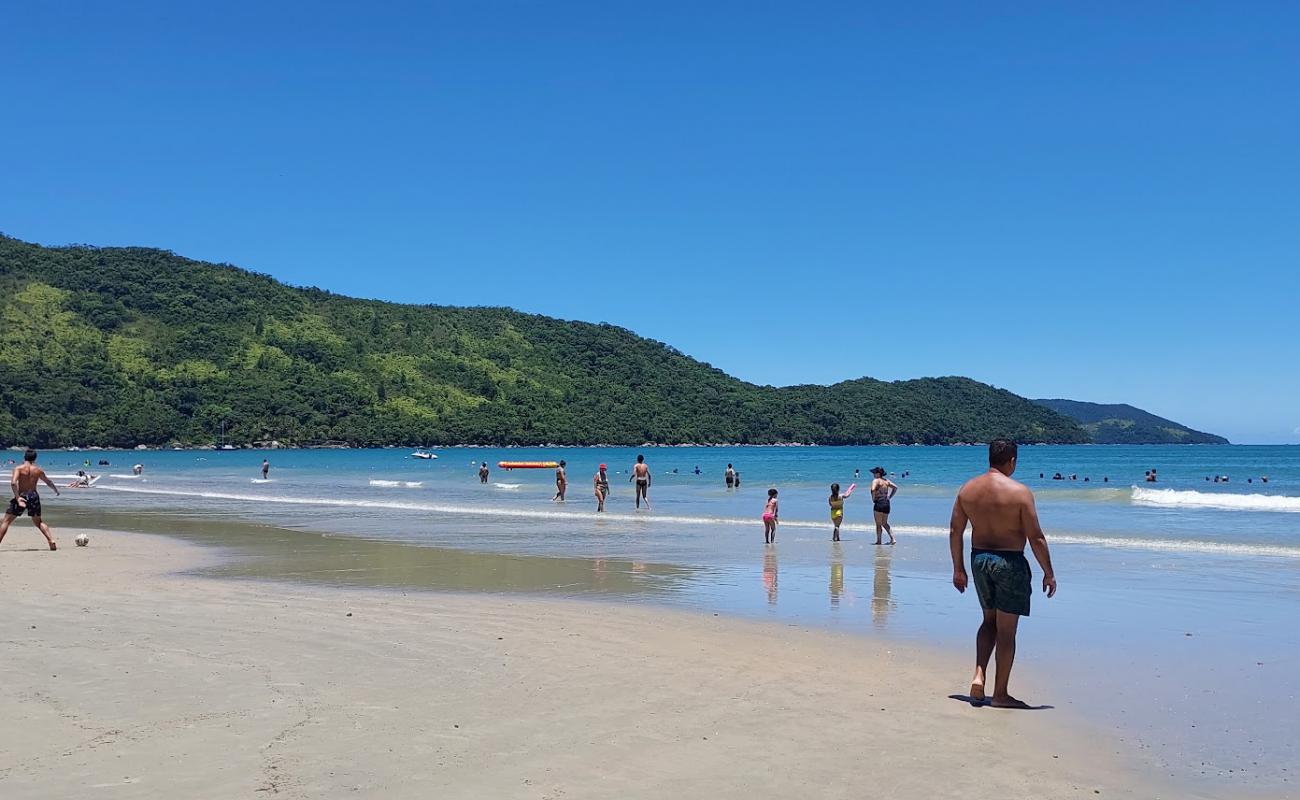 Фото Praia da Enseada с золотистый песок поверхностью