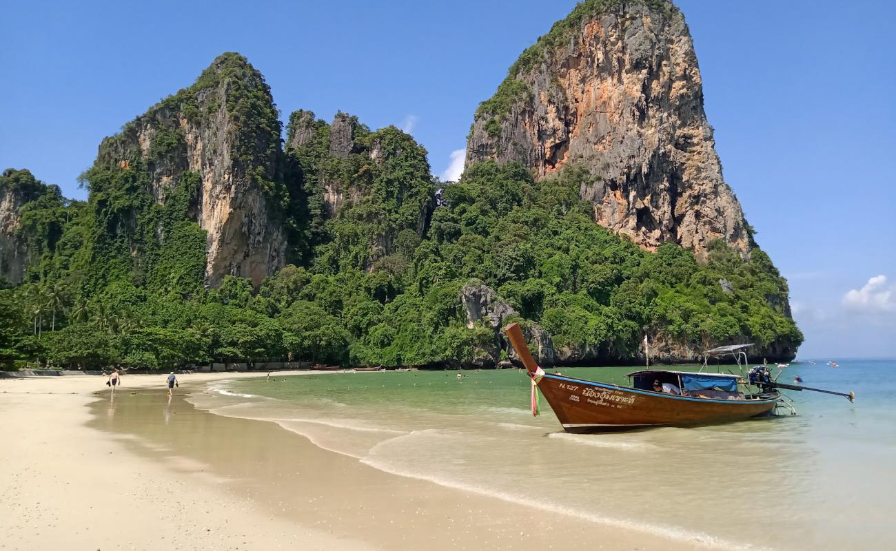 Фото Railey beach с белый чистый песок поверхностью