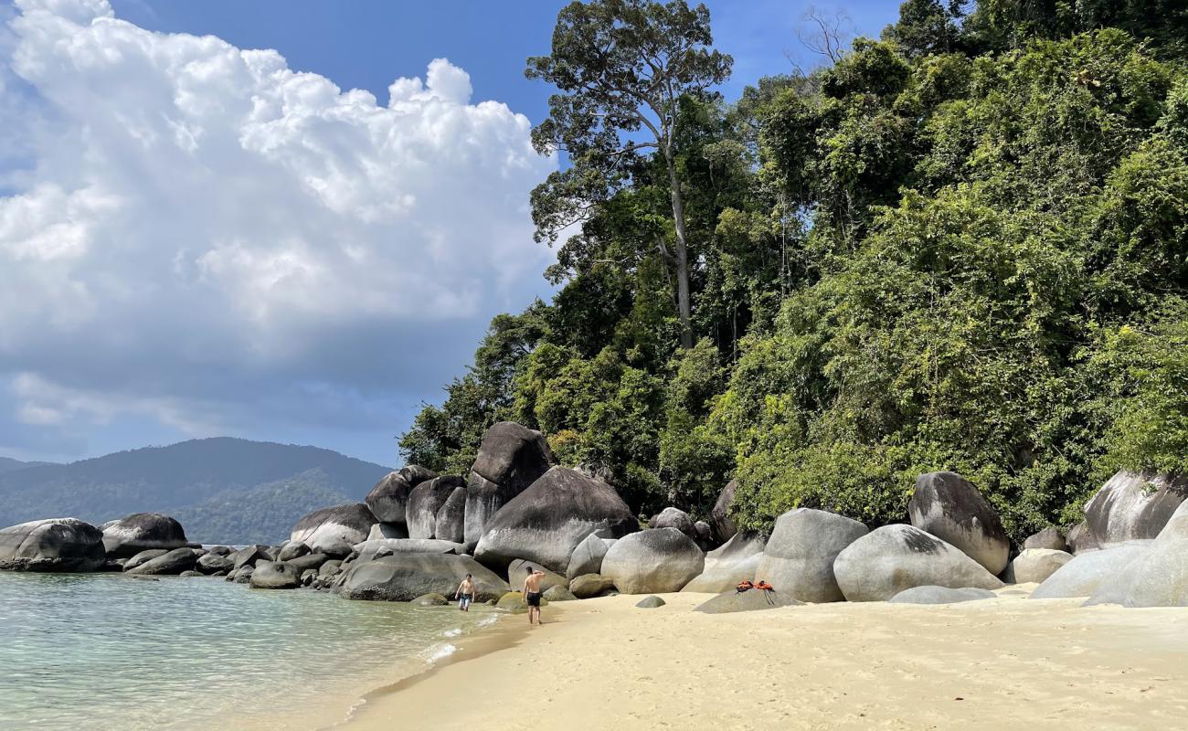 Фото Koh Adang secret Beach III с золотистый песок поверхностью