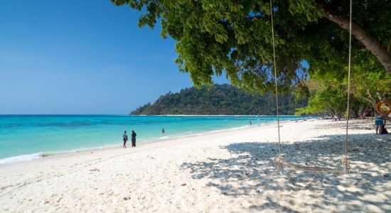 Koh Rok Yai Beach