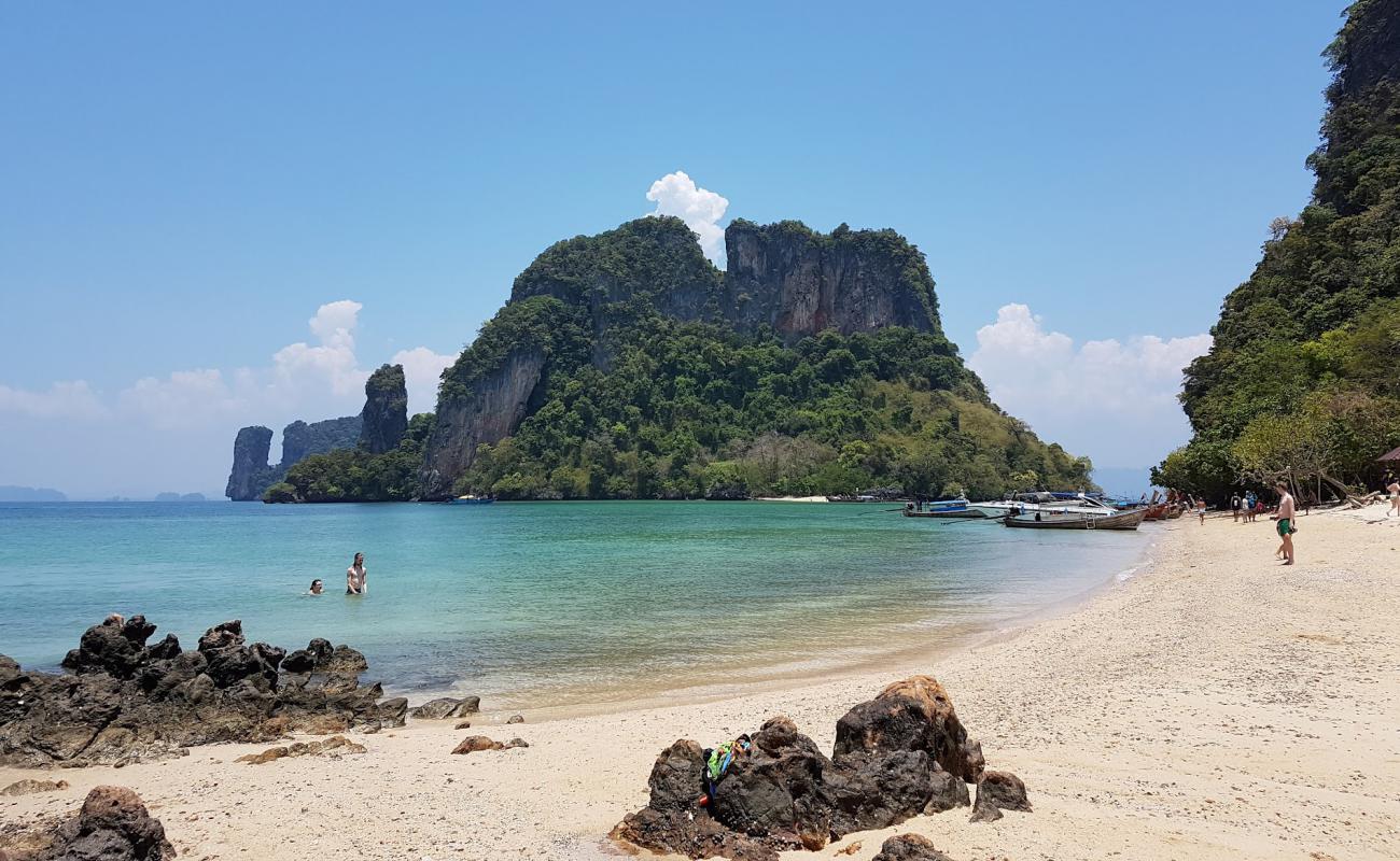 Фото Koh Phak Bia Beach с песок с галькой поверхностью