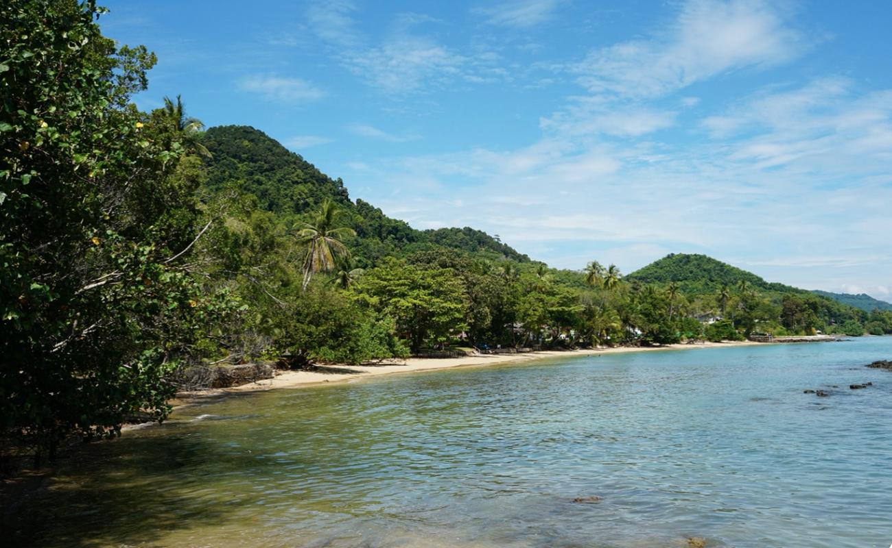 Фото Klong Jark II Beach с светлый песок поверхностью