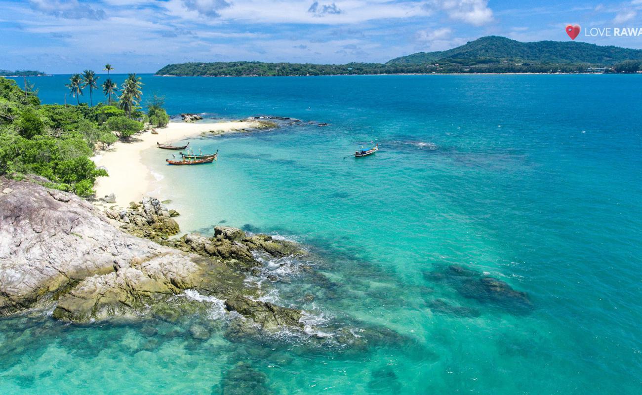 Фото Bon Island Beach с золотистый песок поверхностью