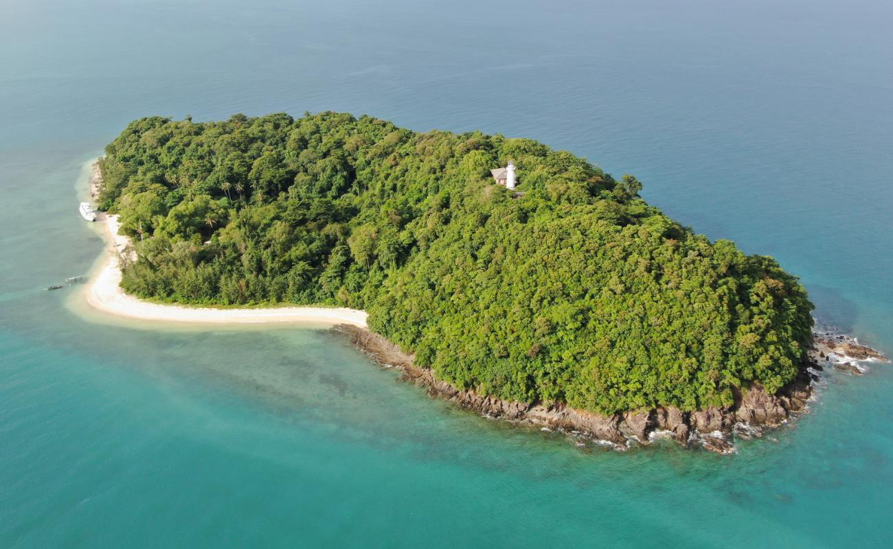 Фото Koh Tapao Noi Beach с светлый песок поверхностью