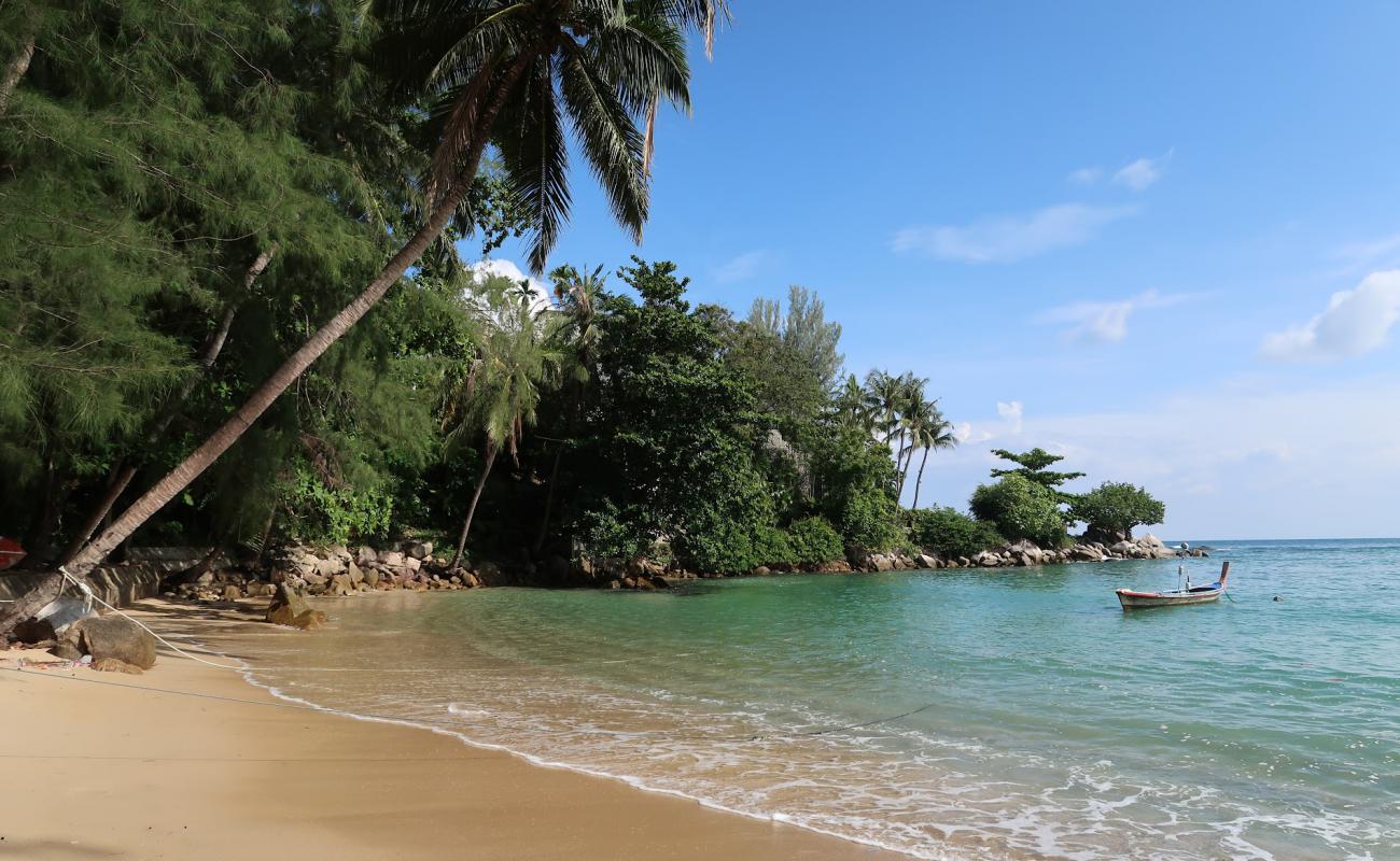 Фото Hua Beach с светлый песок поверхностью