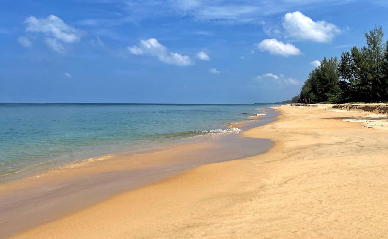 Фото Khaopilai Beach с светлый песок поверхностью