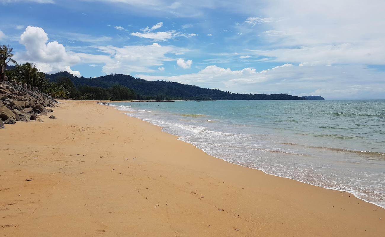 Фото Bang Niang Beach с золотистый песок поверхностью