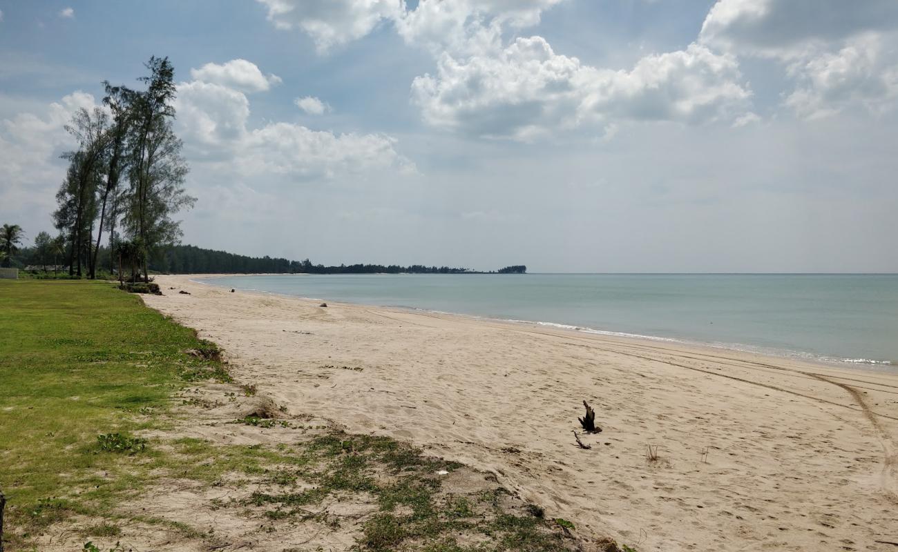 Фото Bang Lad Beach с светлый песок поверхностью