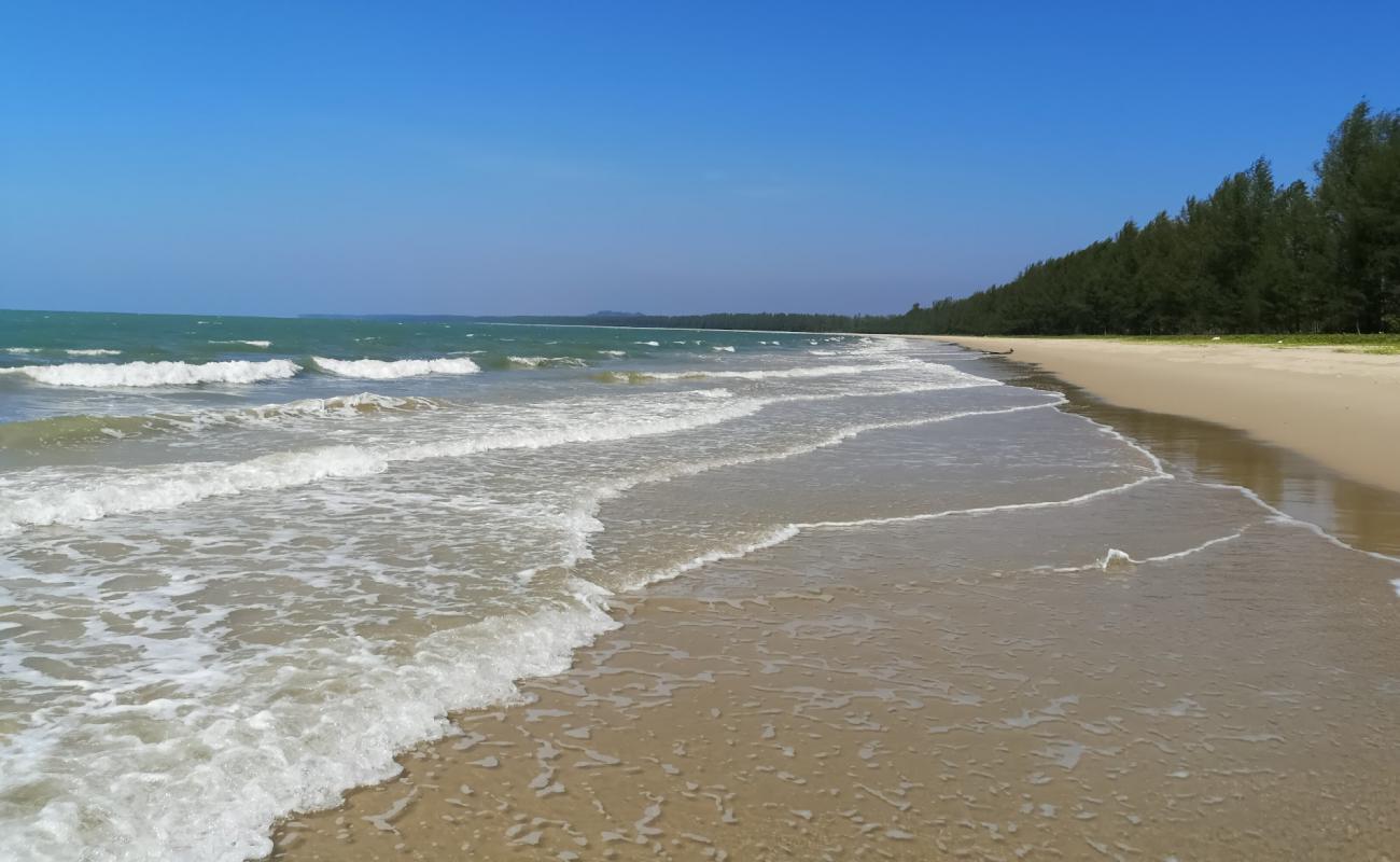 Фото Hapla Beach с светлый песок поверхностью