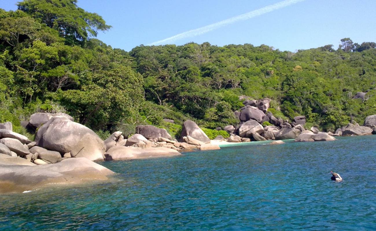 Фото Ko Bangu Beach с песок с камнями поверхностью